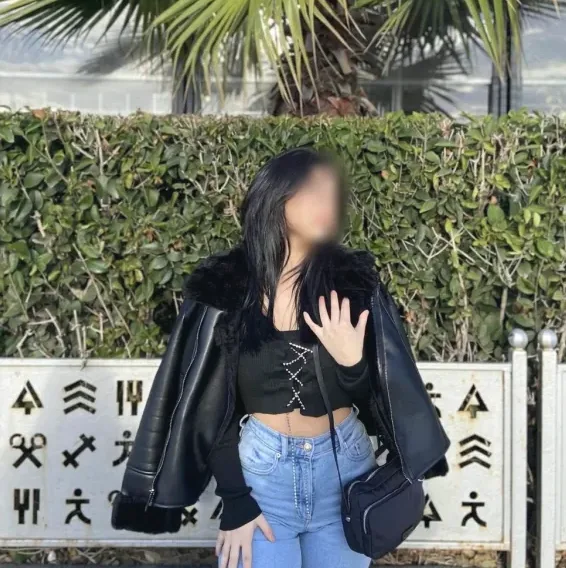 Büsra, 19