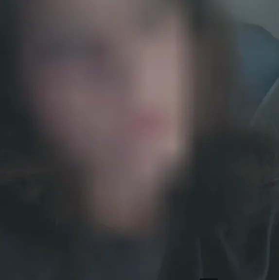 Julia, 21