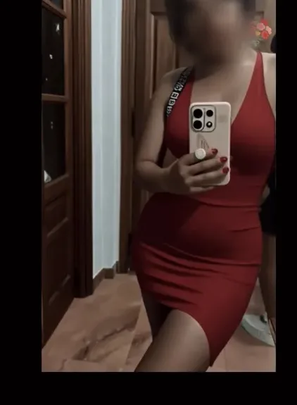 Manuela, 27