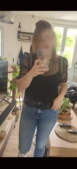 Nina, 34
