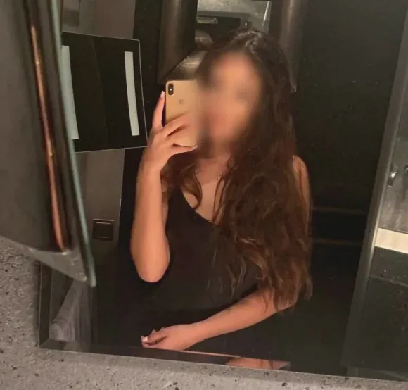 Pia, 24