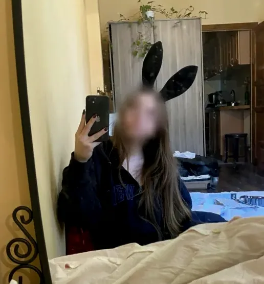 Sophie, 19