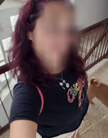 Vivien, 33