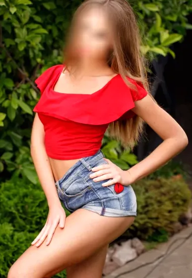 Yasmin, 31