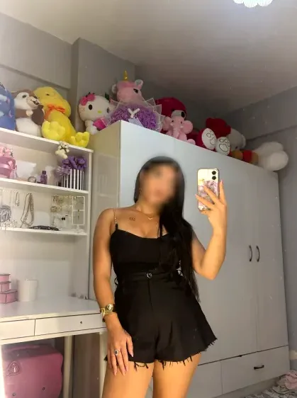 Yvonne, 27