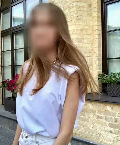 Zeynep, 23